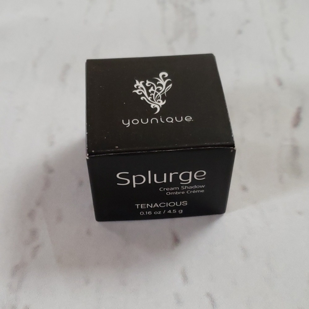 Younique  splurge tenacious cream shadow